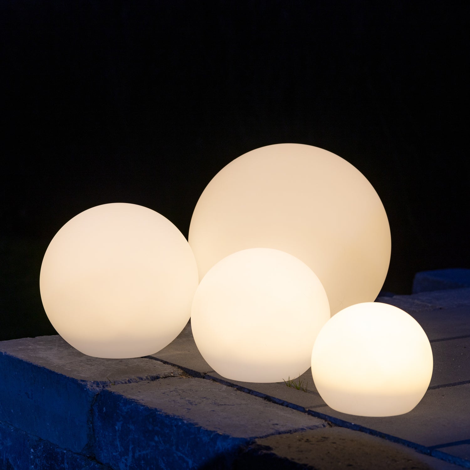 Hvid Ida Led Kugler 40cm 4stk - Lyshygge Opladere